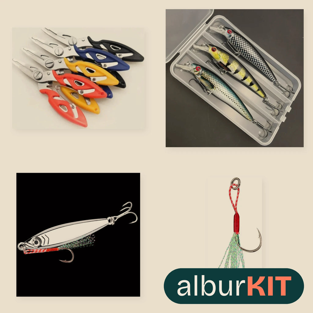 Kit Experto Spinning de albur: piezas del kit sobre fondo arena (Alicates de pesca de acero inoxidable; Minnows hundidos 11 cm 13 g, pack de 3 con caja; Jigs metálicos de zinc 10 g, pack de 10; Anzuelos de asistencia para jigging, pack de 20).