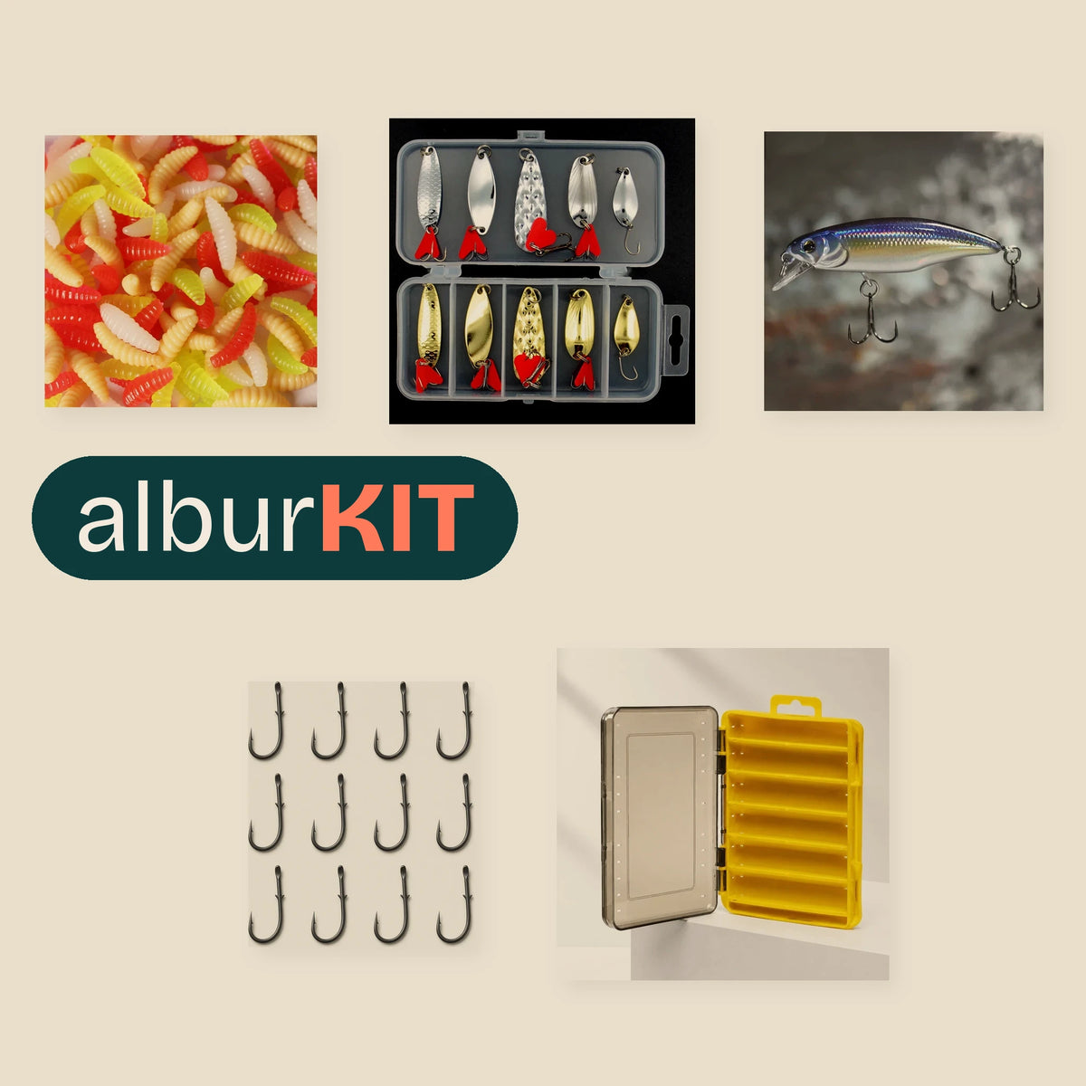 Kit Novato Río de albur: piezas del kit sobre fondo arena; algunas se muestran con imagen ilustrativa (Larvas de silicona 2 cm, 50 uds; Cucharillas ondulantes oro y plata, set de 10 con caja; Minnow hundido 52 mm 4,5 g; Anzuelos baitholder, 200 uds n.º 4; Caja de señuelos de doble cara).